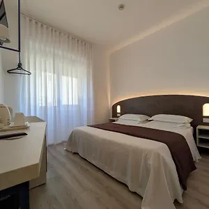3* Ξενοδοχείο Piccolo